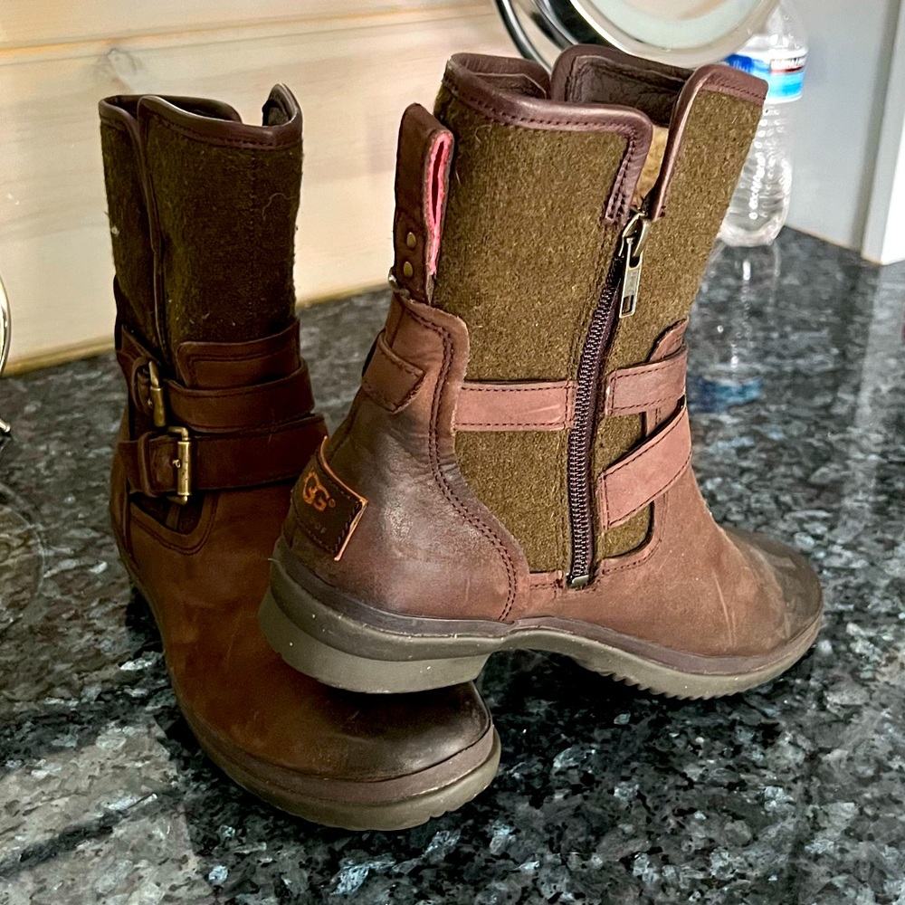 UGG Moto Bootie - Size 6 (Simmens 1005269)
